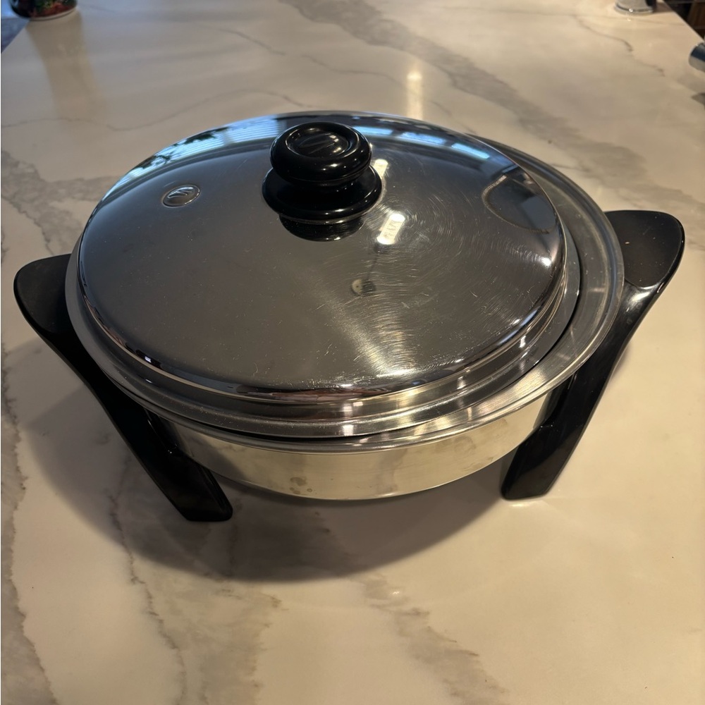 Stainless Steel Warming Casserole with Black Handles
Salad master skillet.